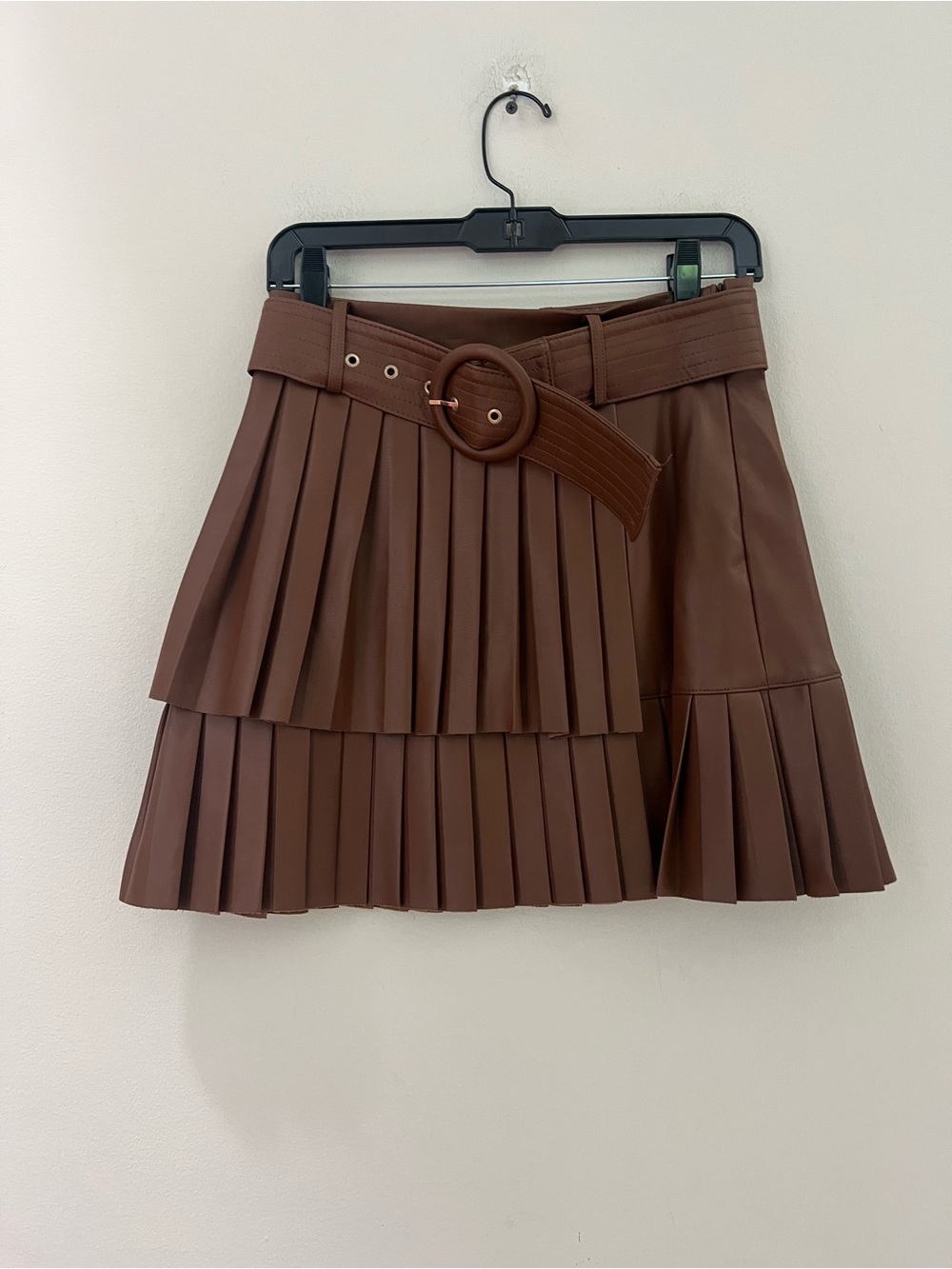 Zara Brown Pleated Faux-Leather Mini Skirt with Round Belt - Picture 10 of 13